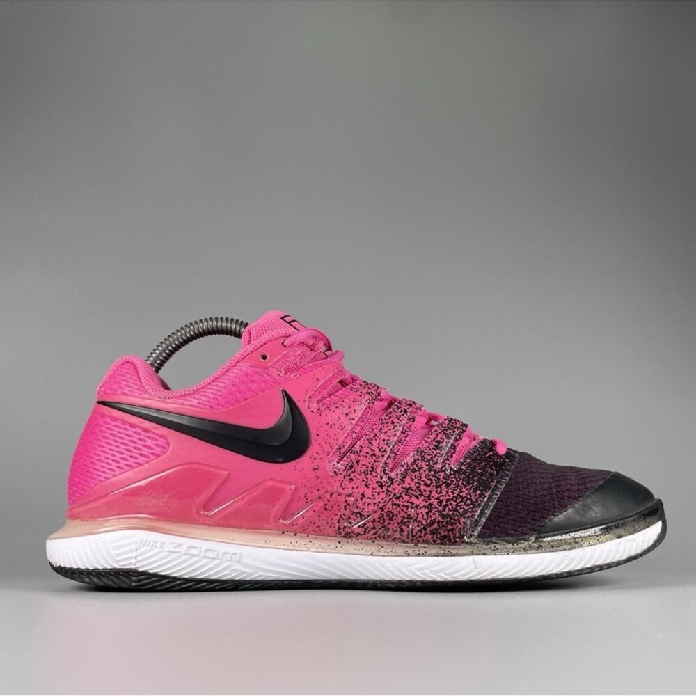 Nike Women's Black and Pink Athletic Shoes